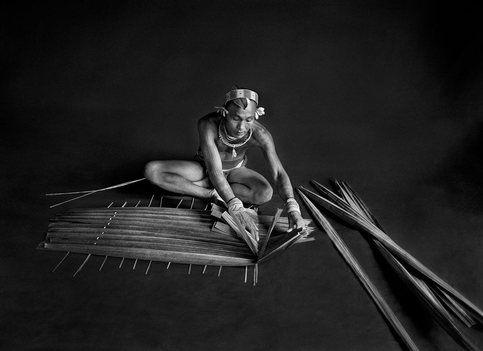 Sebastiao-Salgado-Leader-of-the-Mentawai-clan-Siberut-Island-Sumatra-Indonesia-2008-