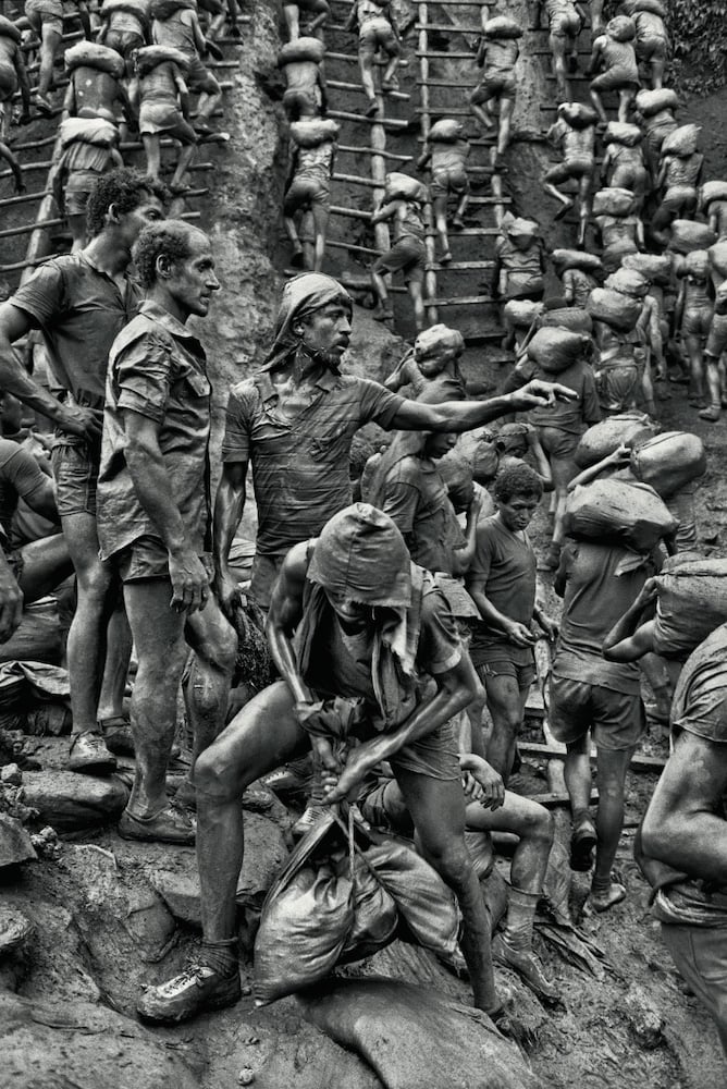 Sebastiao-Salgado-gold-mine-of-serra-pelada-para-brazil-1986