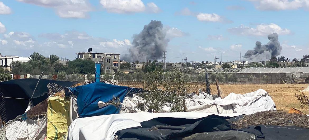 El humo se eleva sobre Rafah