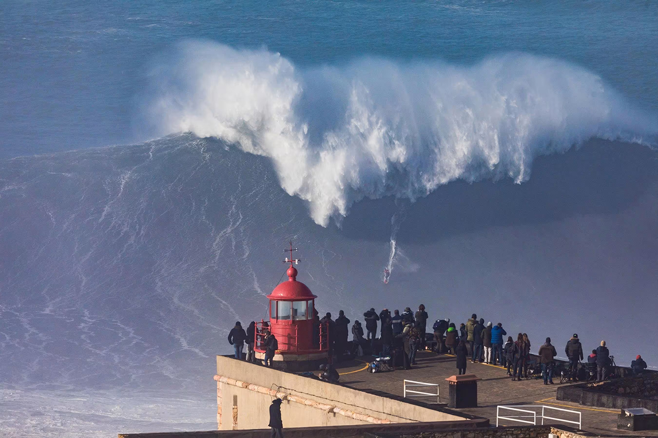 ross-clarke-jones-ola-gigante-en-nazare